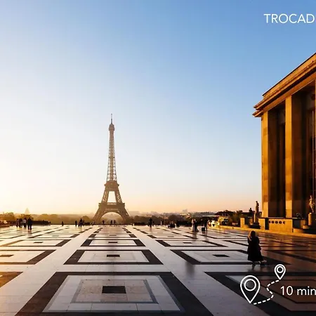 Trocadero & Eiffel Tower 4*