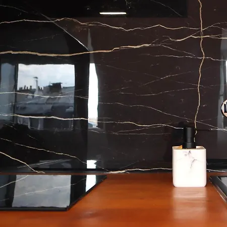 Panzió Trocadero & Eiffel Tower 4*